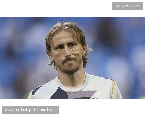 米亚托维奇:球员不应挑衅,但扔杂物的球迷不应再踏入球场 米亚托维奇:球员不应挑衅,但扔杂物的球迷不应再踏入球场