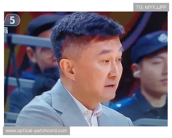 广东更衣室心碎一幕杜锋落寞崔永熙冰敷 广东更衣室心碎一幕杜锋落寞崔永熙冰敷